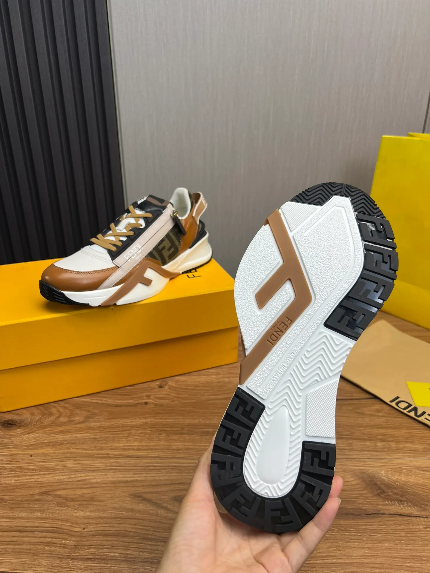 Men's men's shoes💰520💰 Fendi [Fendi] hot style is on the market🔥Fashionable casual men's shoes🔱Made of original brand fly knit fabric. Original cowhide + breathable mesh lining + sheepskin feet. Perfect shape and top quality, you deserve it🔜Original rubber outsole, ultra-light, non-slip and wear-resistant👣 Standard size 38-44